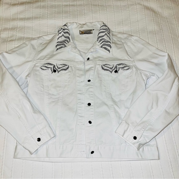 🦓 White Denim Jacket With Black Rhinestone Zebra 🦓 - Picture 6 of 9